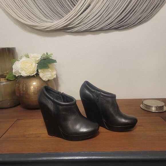 Trouve Black Leather Wedge Ankle Boots Sz 7.5 - Picture 4 of 8